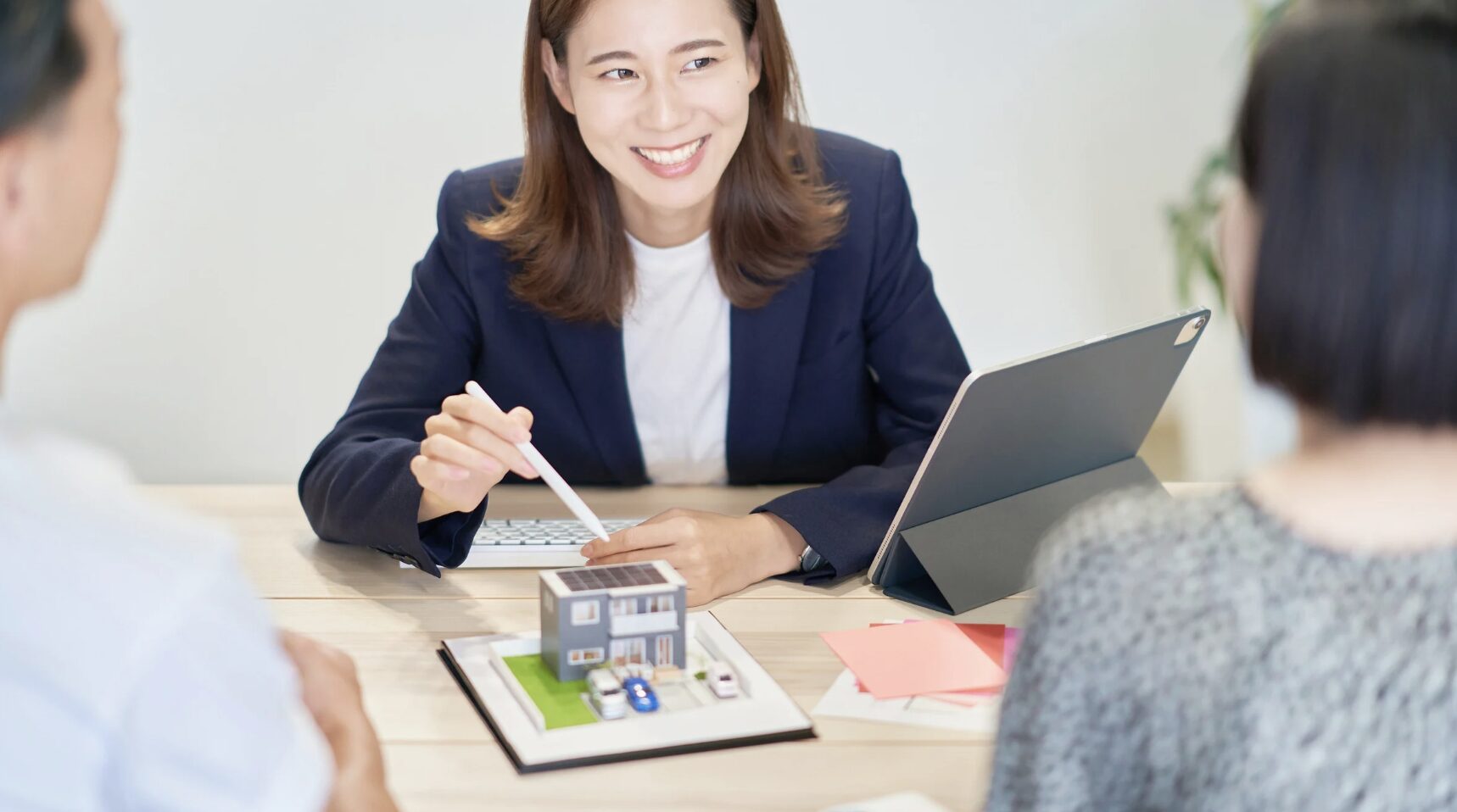 Tuỳ vào giao dịch mà trách nhiệm thanh toán sẽ khác nhau - Ảnh: Pinterest