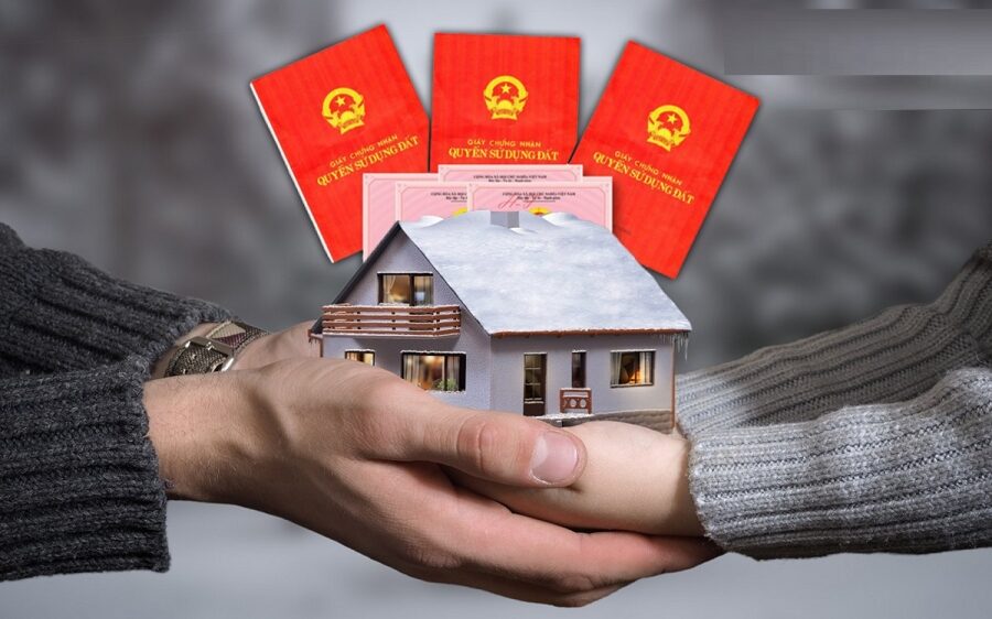 Sang tên nhà đất là một thủ tục phổ biến và nhận được nhiều sự quan tâm (Ảnh: Google)