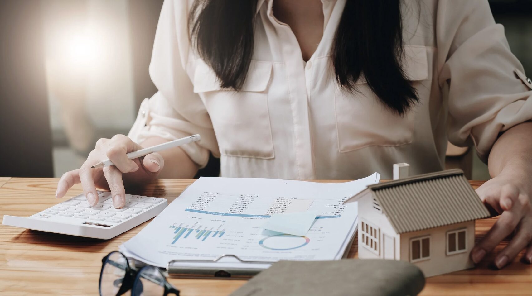 Thuế thu nhập cá nhân, lệ phí trước bạ dễ bị nhầm lẫn- Ảnh: Pinterest