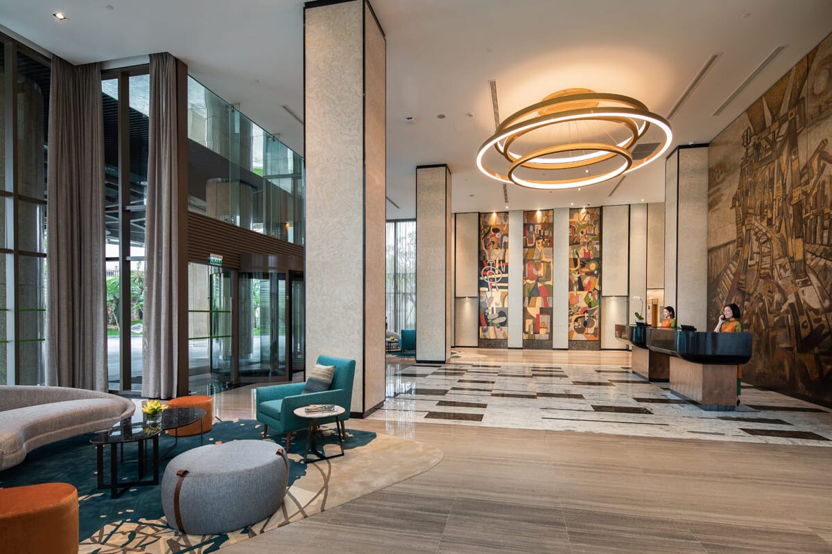 Hệ thống quản lý dịch vụ tại sảnh lễ tân là bộ mặt và là lớp an ninh đầu tiên của một tòa nhà cao cấp - Ảnh: Văn Phú