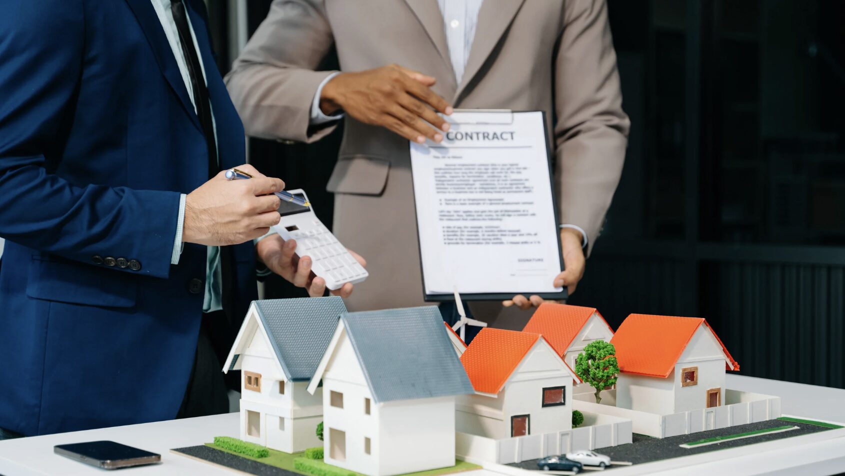 Kiểm tra rõ các thông số diện tích, hình thể thửa đất tránh khả năng đo đạc lại - Ảnh: Pinterest