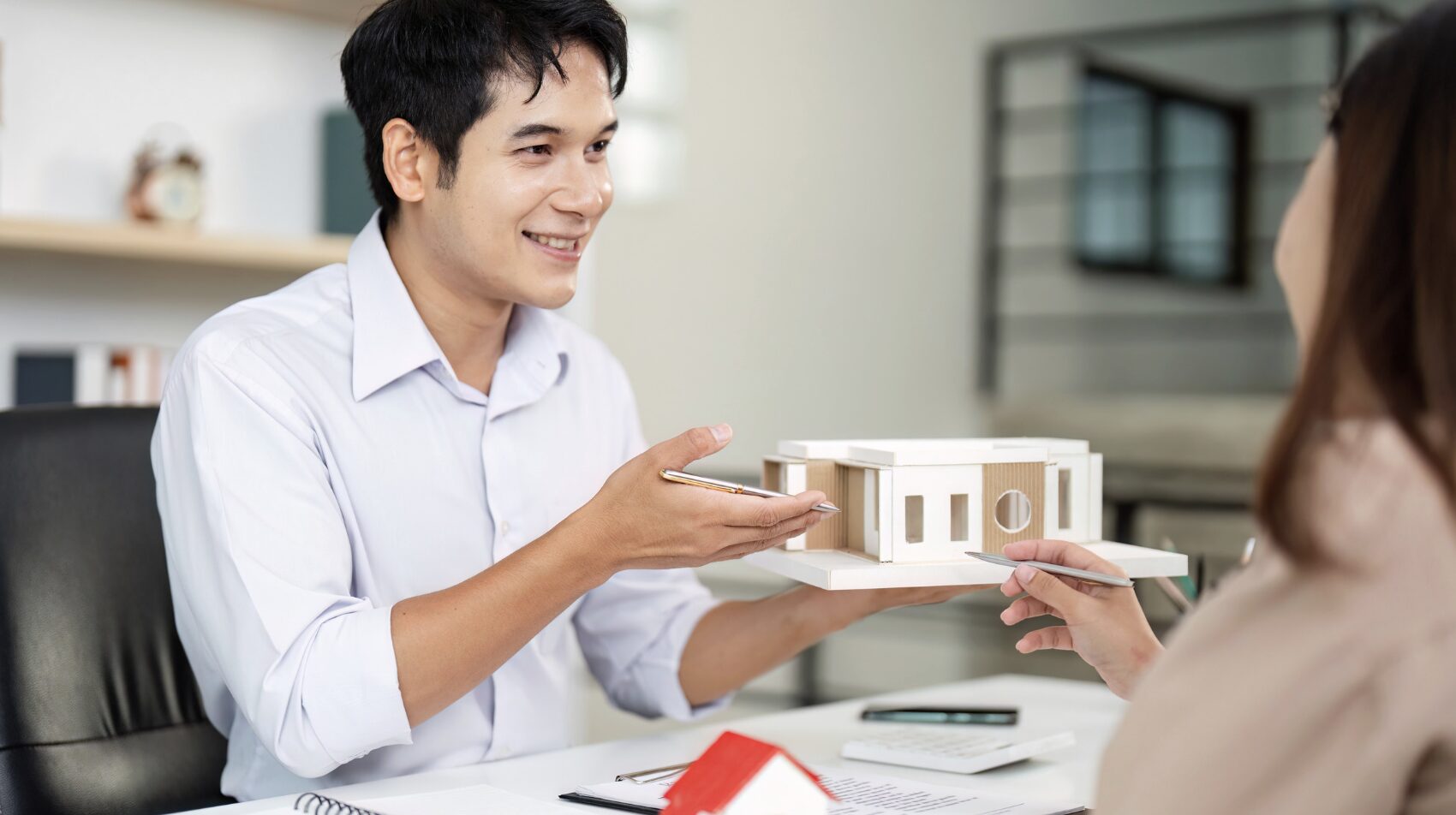 Hướng nhà được xem là yếu tố có ảnh hưởng lâu dài đến cuộc sống gia chủ - Ảnh: Pinterest