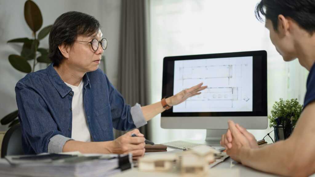 Cần đầy đủ hồ sơ pháp lý và bản vẽ kỹ thuật để tự mình kiểm tra - Ảnh: Pinterest