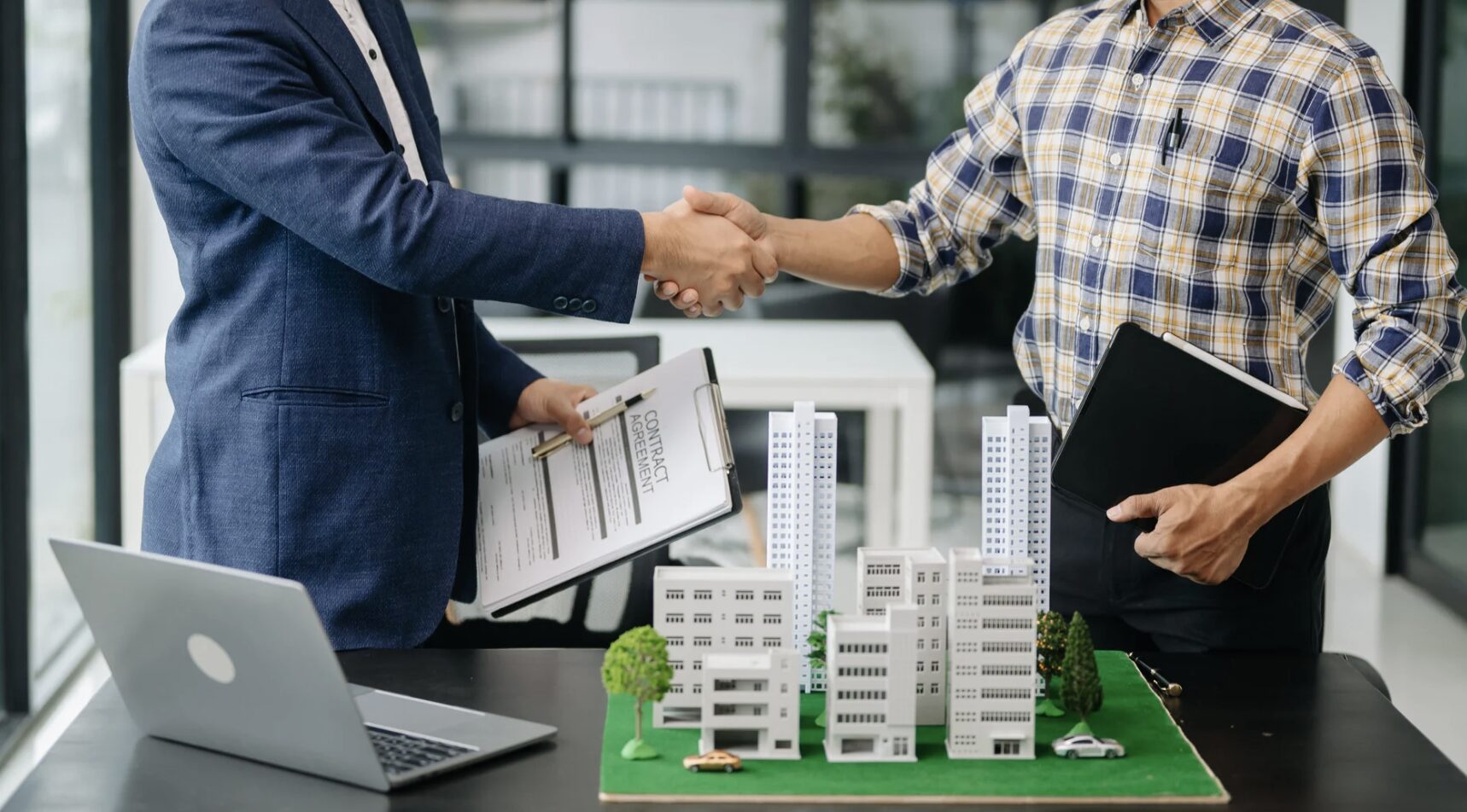 Người cho vay cần tuân thủ các nguyên tắc pháp lý cơ bản - Ảnh: Pinterest