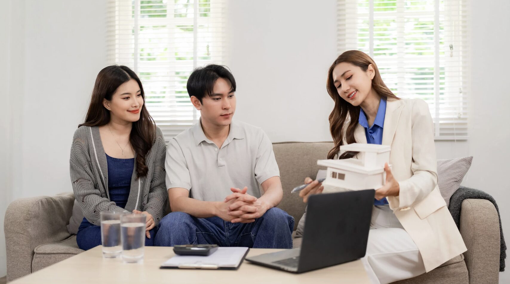 Người trẻ mua nhà cần chuẩn bị tài chính ra sao - Ảnh: Pinterest