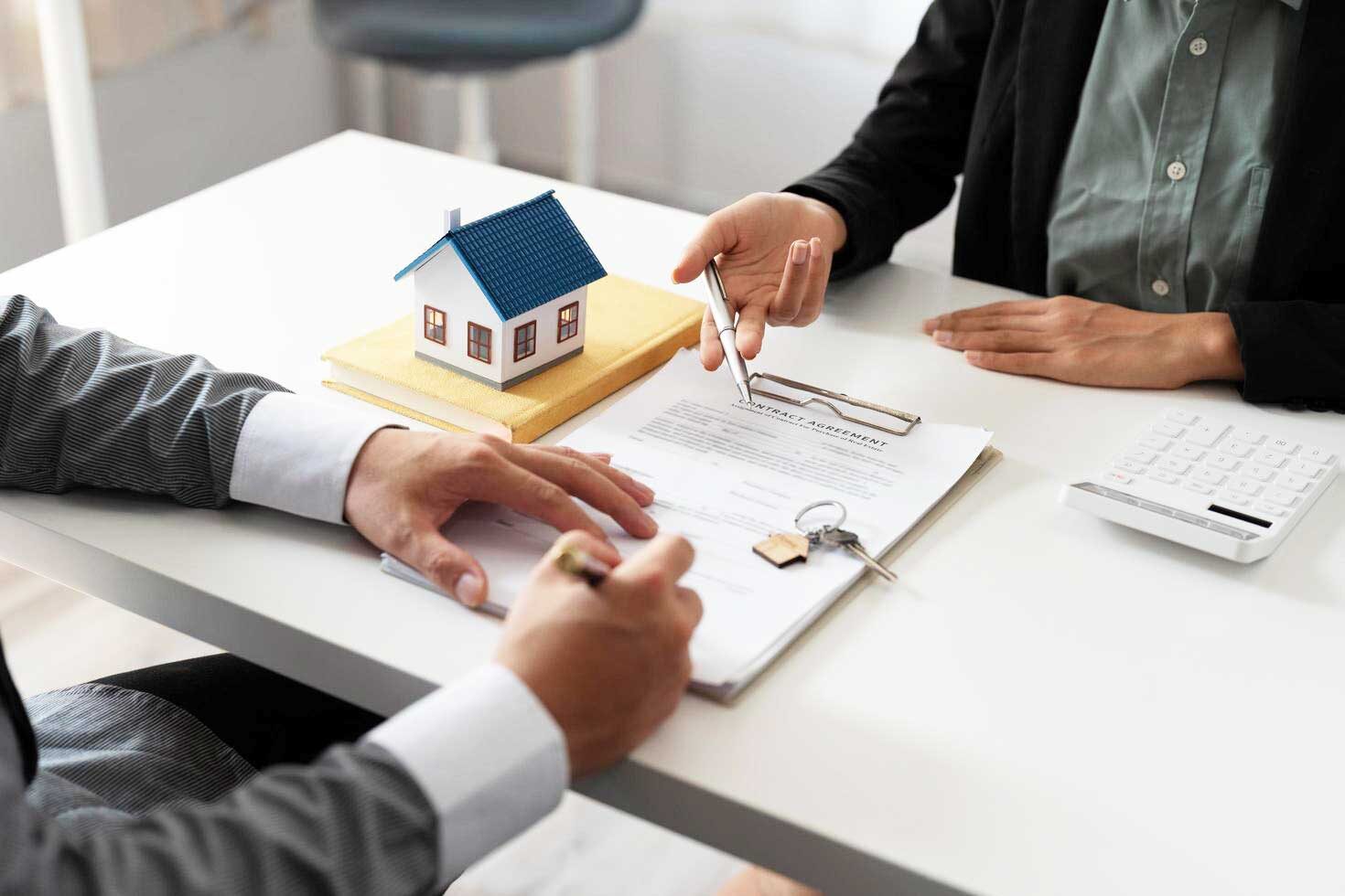 Xác định mục tiêu đầu tư hay ở thực ngay từ bước soạn thảo hợp đồng đặt cọc - Ảnh: Pinterest