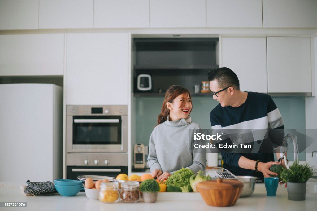 Chồng tôi thích xem vlog nấu ăn và trồng cây 